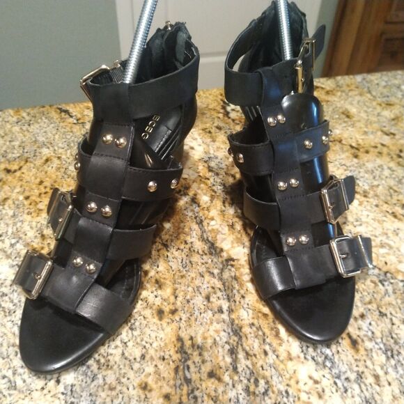 BCBGeneration Fizzy Strappy Gladiator Sandal Heels Black/Gold BG-FIZZY Size 8.5B - Picture 1 of 11